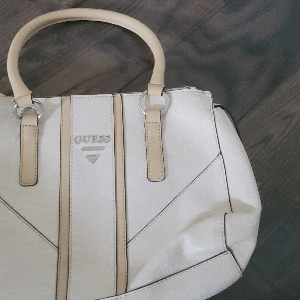 Guess - Picture 4 of 16